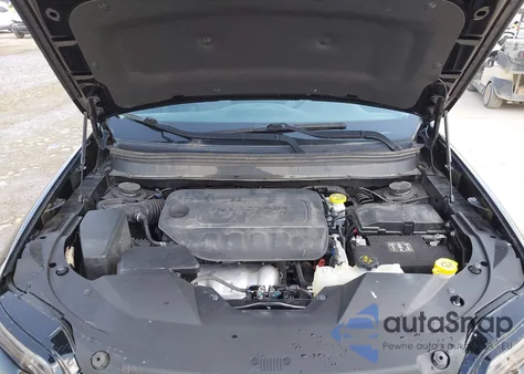 2019 Jeep Cherokee Latitude Plus Fwd from USA, damaged, VIN 1C4PJLLBXKD241599